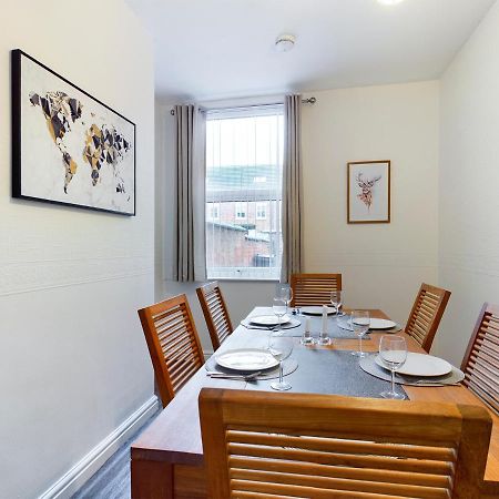 Cheerful 3 Bedroom Home With Free Parking And Wifi Chester Esterno foto