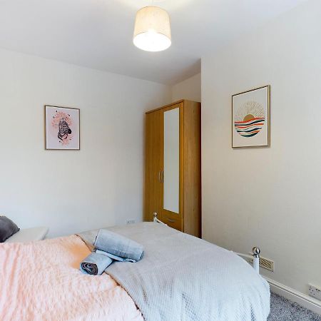 Cheerful 3 Bedroom Home With Free Parking And Wifi Chester Esterno foto