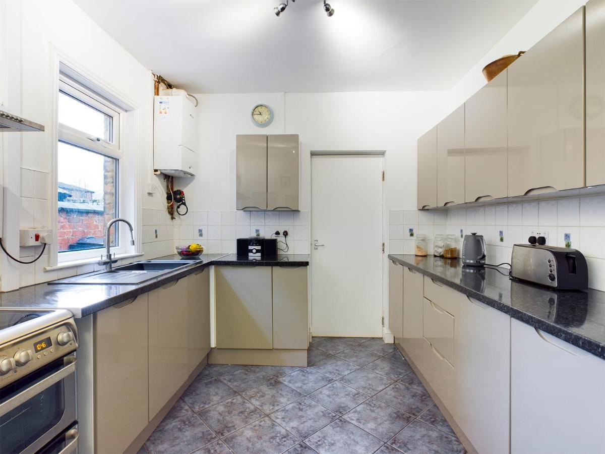 Cheerful 3 Bedroom Home With Free Parking And Wifi Chester Esterno foto