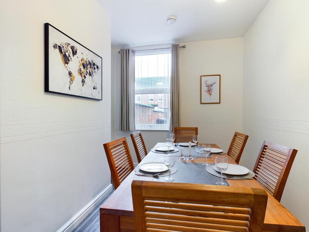 Cheerful 3 Bedroom Home With Free Parking And Wifi Chester Esterno foto