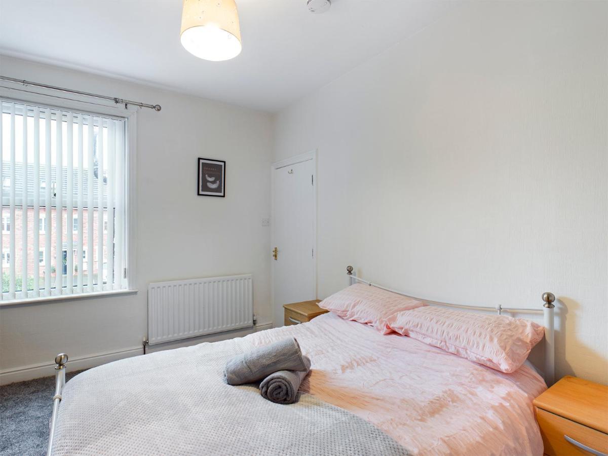 Cheerful 3 Bedroom Home With Free Parking And Wifi Chester Esterno foto